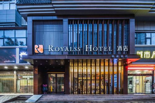 R Royalss Hotel Xi'an Zhonglou Railway Station Anyuanmen Metro Station — 4-Star Luxury Hotel in Xi'an, People's Republic of China