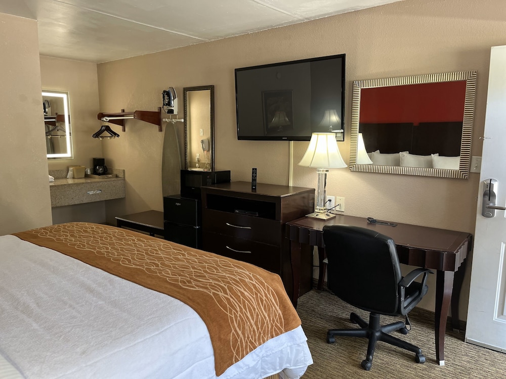 Pine Tree Inn - photo 16