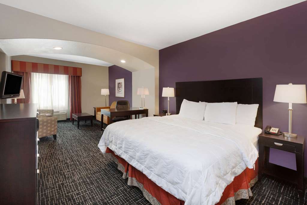 La Quinta Inn & Suites by Wyndham Lumberton - photo 35
