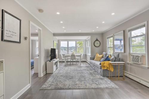 Cozy Lakefront House with a private dock and lake — 4-Star Luxury Hotel in Hopatcong, United States