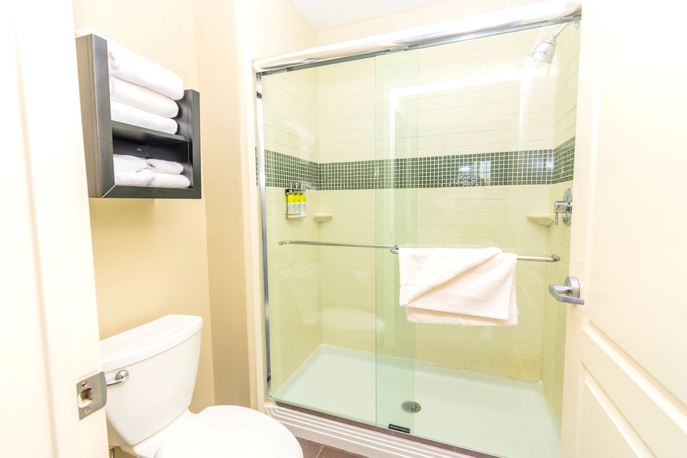 Staybridge Suites Houston IAH Beltway 8 by IHG - photo 25