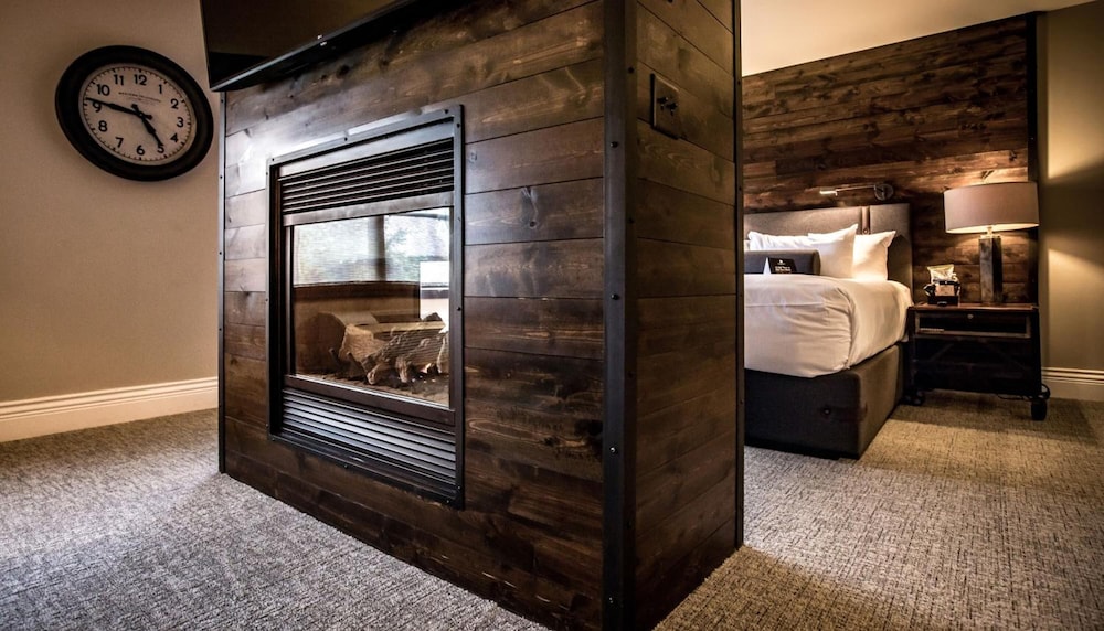 Ironworks Hotel - photo 12
