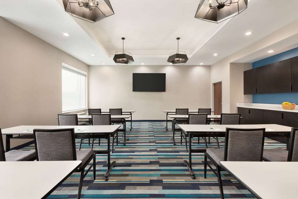 La Quinta Inn & Suites by Wyndham Richmond Sugarland - photo 31