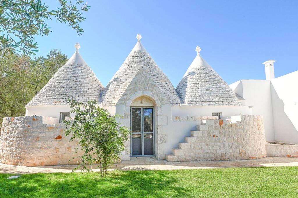 Trulli Eden 101 con Piscina Privata — 4-Star Luxury Hotel in San Michele Salentino, Italy