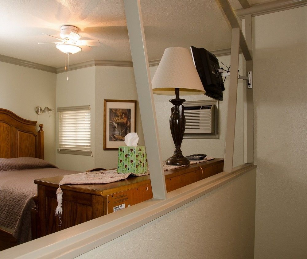 Bond Hotel & Extended Stay - photo 15