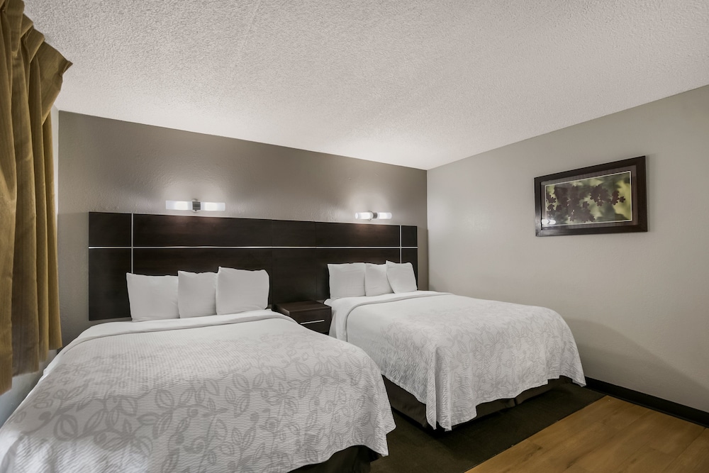 Red Roof Inn PLUS & Suites Knoxville West Cedar Bluff - photo 22