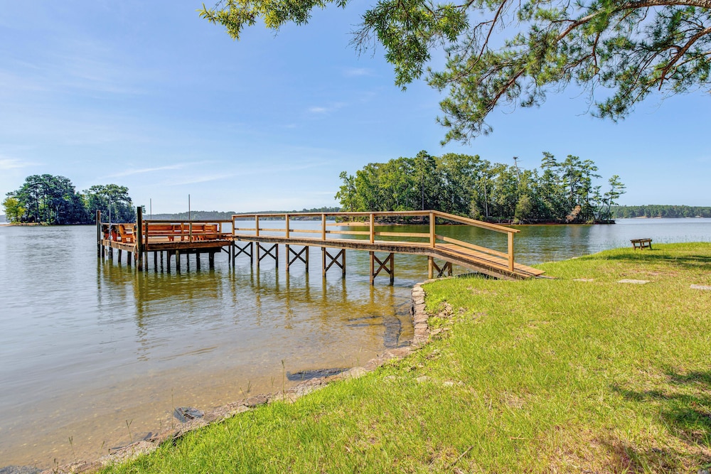 Lake Wateree Retreat: Dock & Screened Porch in Camden, United States