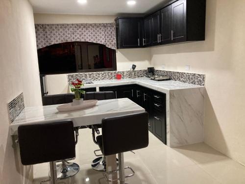 Hospedaje Ana Lu 2 Only 10 minutes from airport — 4-Star Luxury Hotel in Alajuela, Costa Rica
