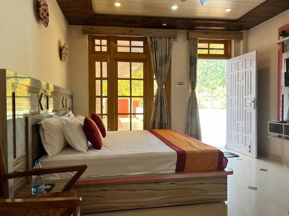Rock Mountain Premium Stay Near Rock Garden Dalhousie — 5-Star Luxury Hotel in Dalhousie, India