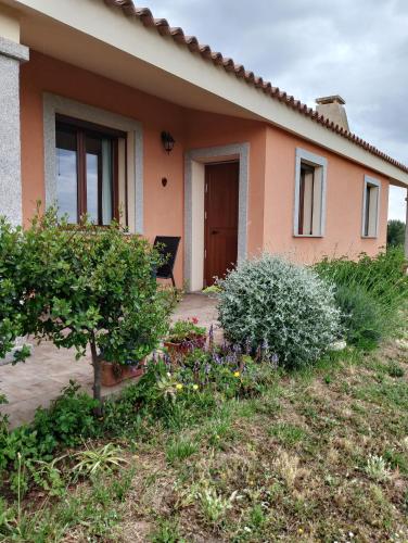 Agriturismo Gli Olivastri Appartamento Bel Vedere Con Piscina Solarium E Vista Mare Climatizzatore Wifi — 4-Star Luxury Hotel in Aglientu, Italy