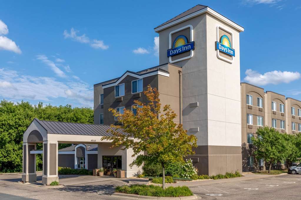 Days Inn by Wyndham Eagan Minnesota Near Mall of America - photo 2