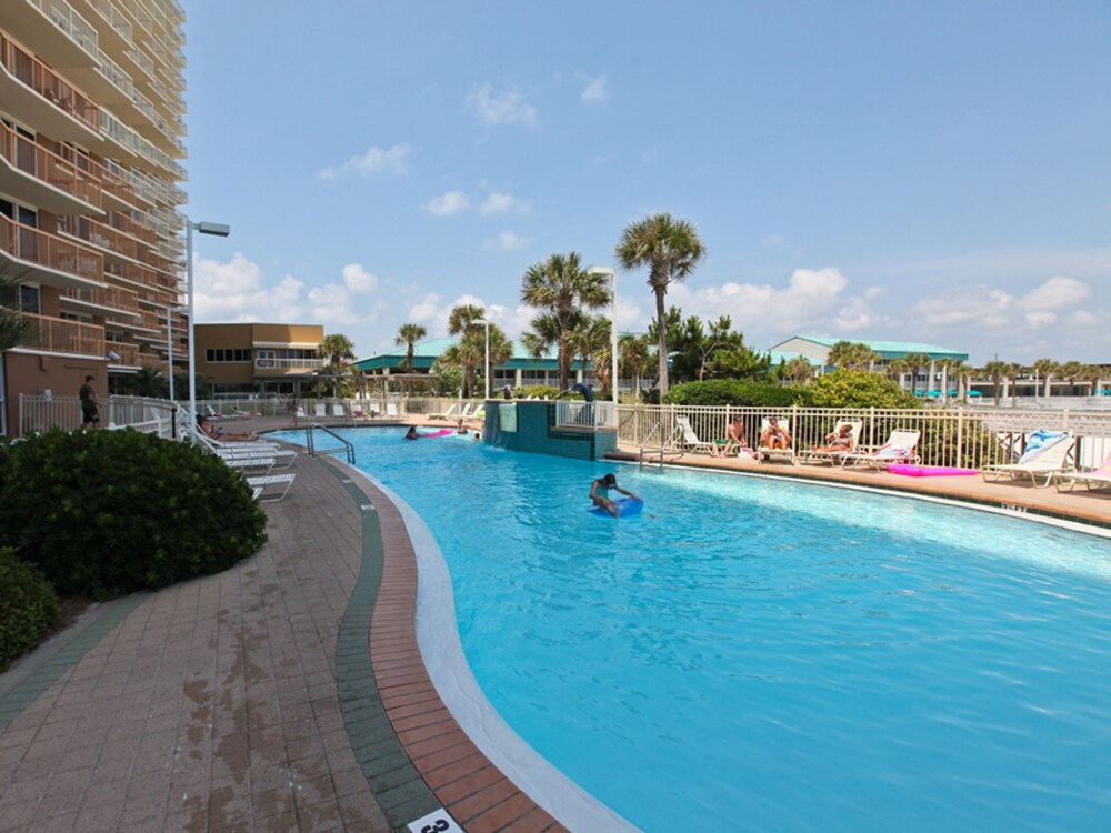 Pelican Beach Resort 1717 in Destin, United States