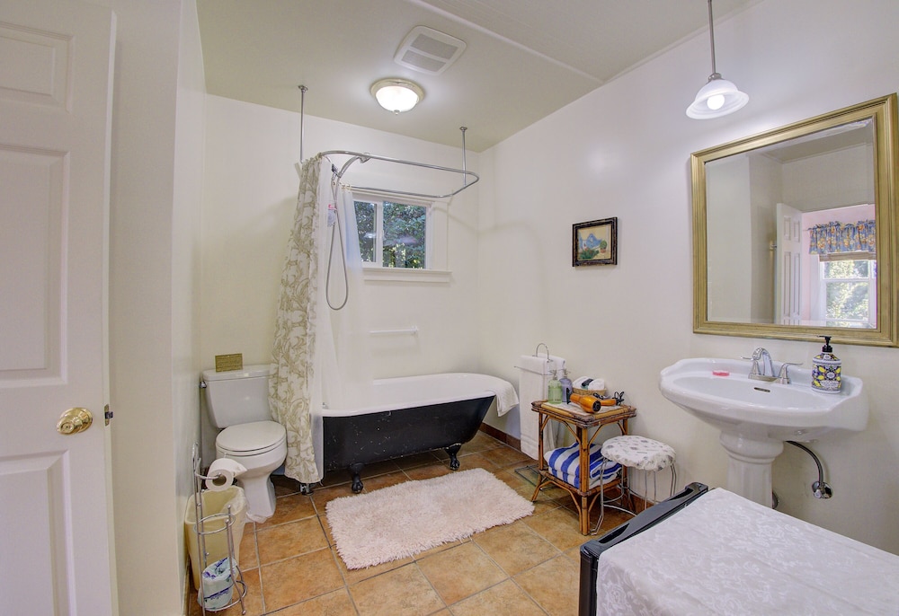 Secret Garden Inn and Cottages - photo 117