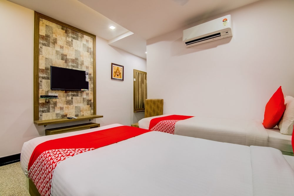 Capital O 10823 Pratibha Grand — hotel in Vijayawada