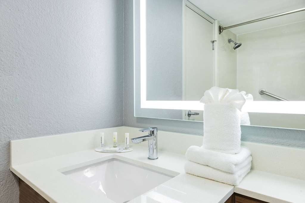 Hawthorn Extended Stay by Wyndham Wichita Airport - photo 22