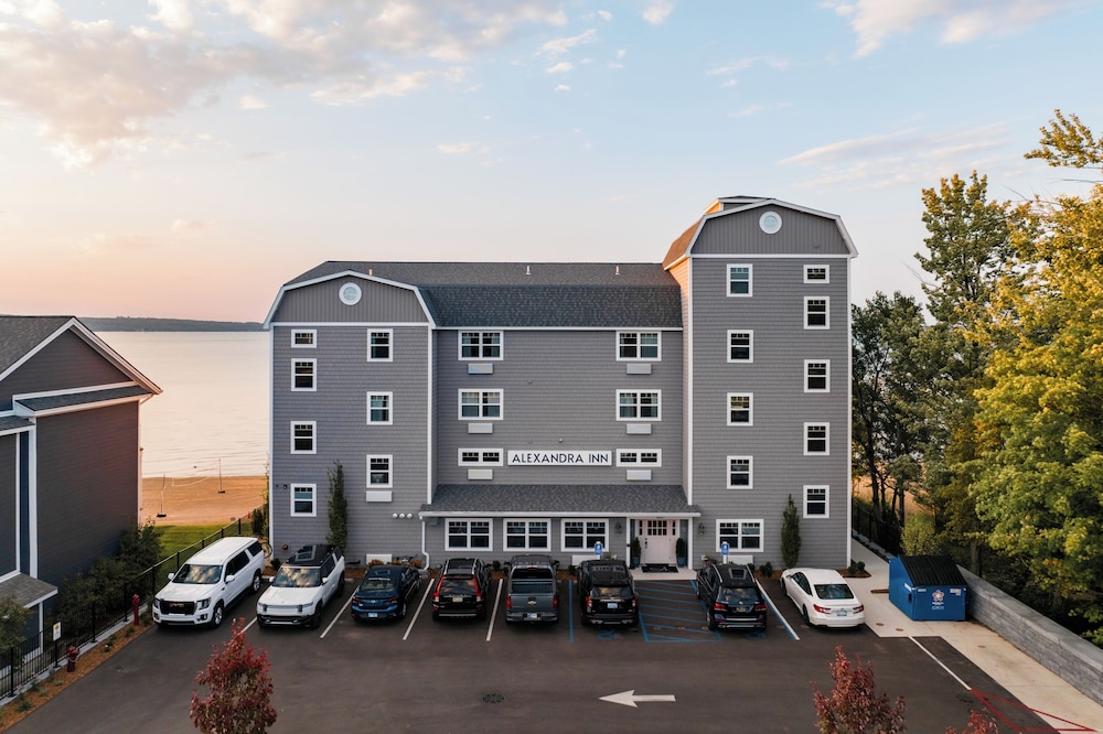 Alexandra Inn - photo 85