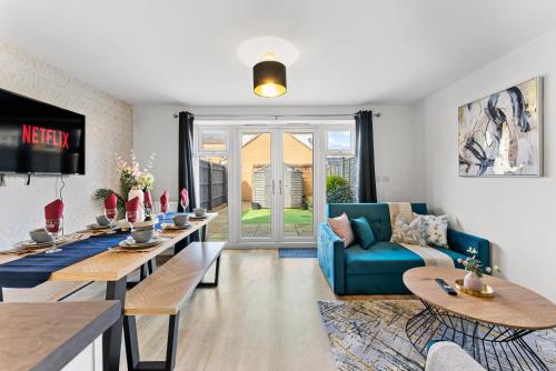 Stylish 4 bed Parking Sleeps 14 in Bristol, United Kingdom