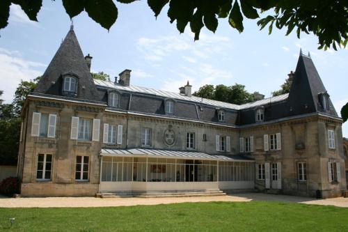 Chateau de Roberville - carbon neutral hotel in Unknown City