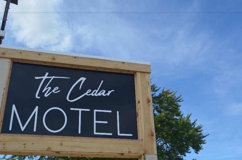 The Cedar Motel - photo 4