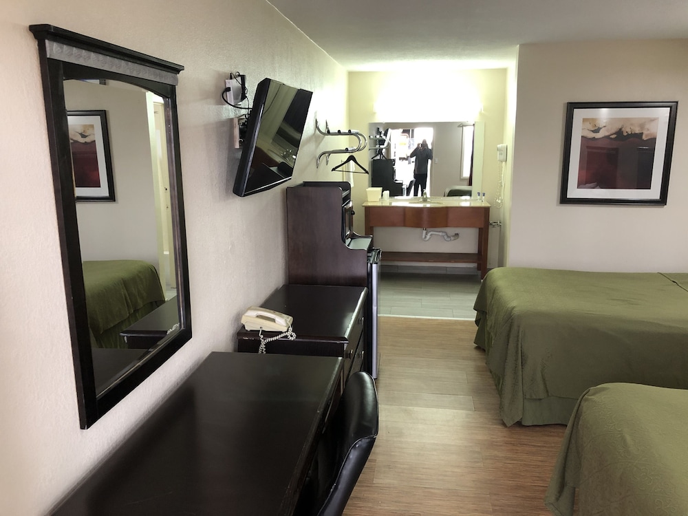 Crossroads Inn - photo 6
