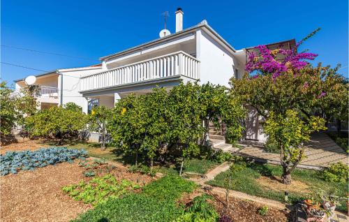 Lovely Apartment In Poljica With Wifi — 4-Star Luxury Hotel in Marina, Croatia