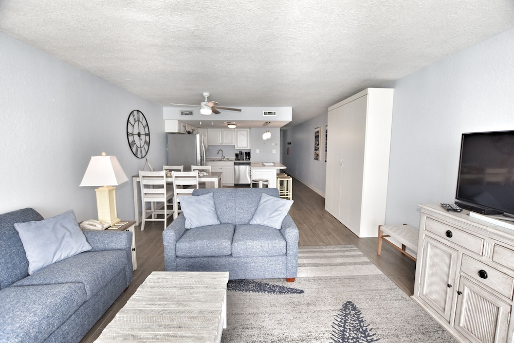 0403 Waters Edge Resort 1 Bedroom Condo by RedAwning - photo 12