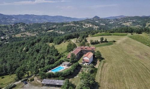 Agriturismo Cascina Bozzetti Tutta La Struttura in Esclusiva — 4-Star Luxury Hotel in Pareto, Italy