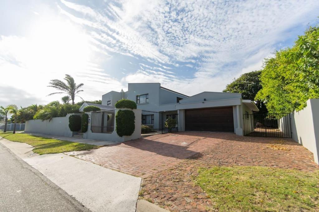 Villa 3 Doors Down — 4-Star Luxury Hotel in Port Elizabeth, South Africa