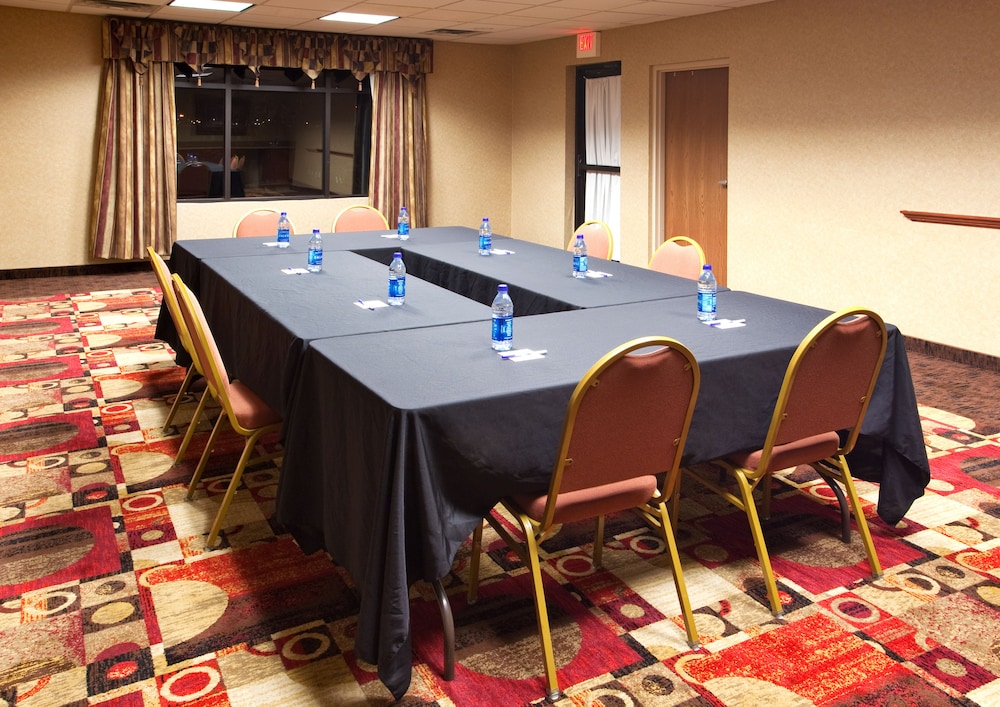 Holiday Inn Express Hotel & Suites Bowling Green by IHG - photo 40
