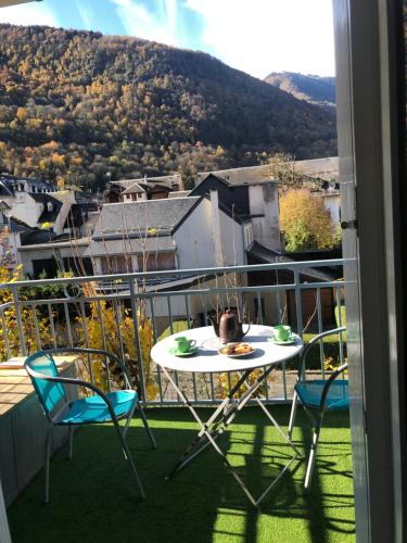 Les Jardins du Casino T2 bis 4 personnes Tarif cures in Bagneres-De-Luchon, France