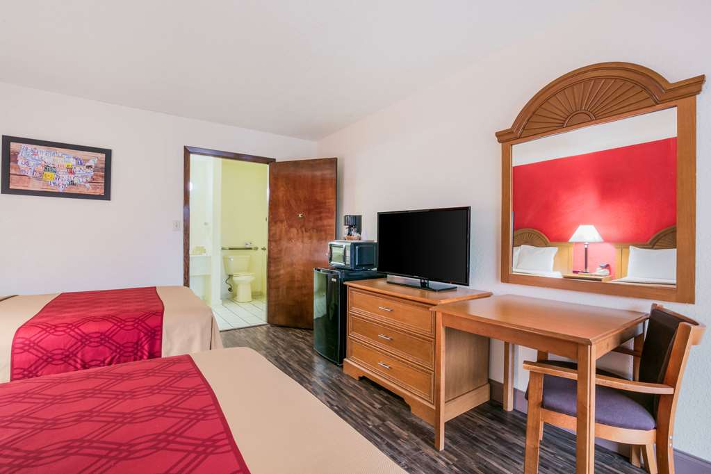 Econo Lodge & Suites Brinkley - photo 11
