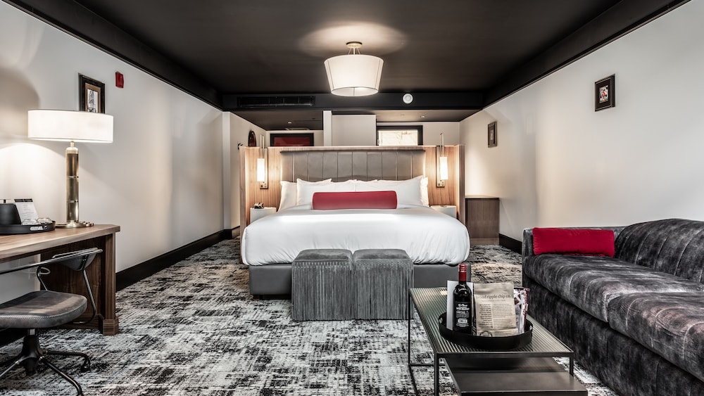 Bottleworks Hotel - photo 22