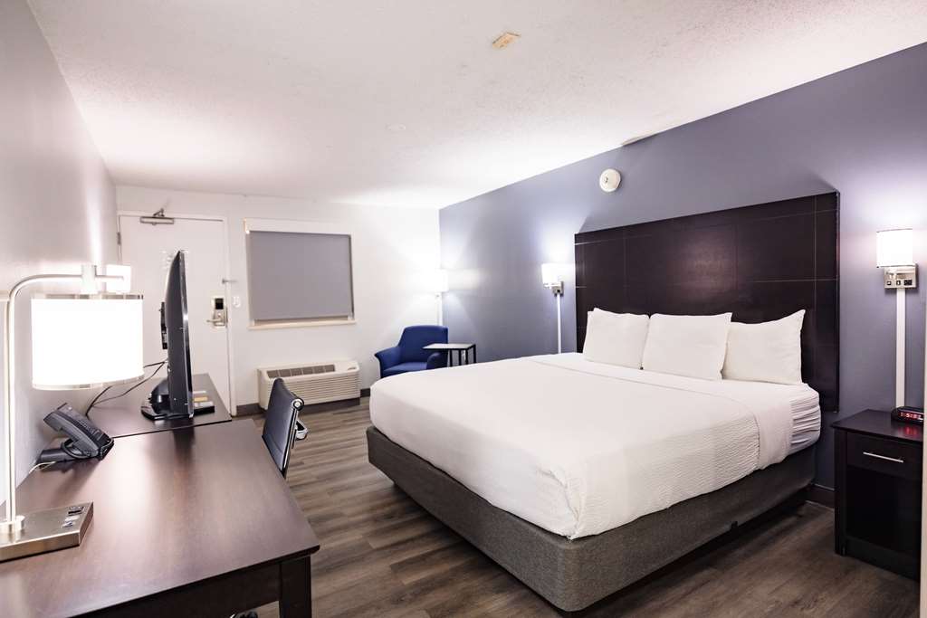 La Quinta Inn by Wyndham Tampa Near Busch Gardens - photo 31