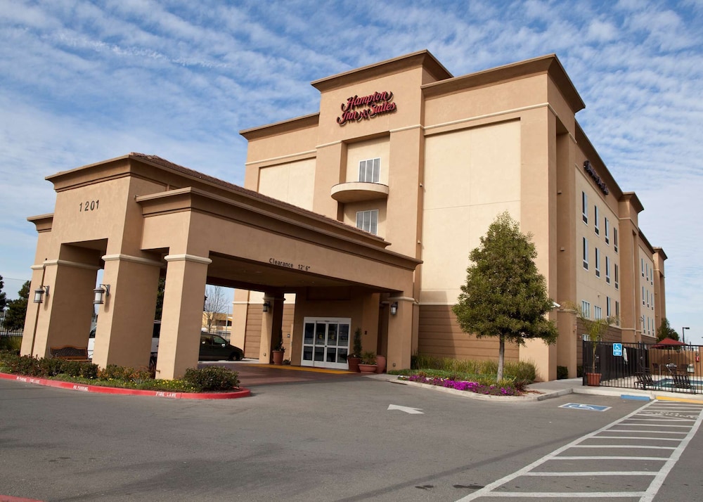 Hampton Inn & Suites Pittsburg CA - photo 112
