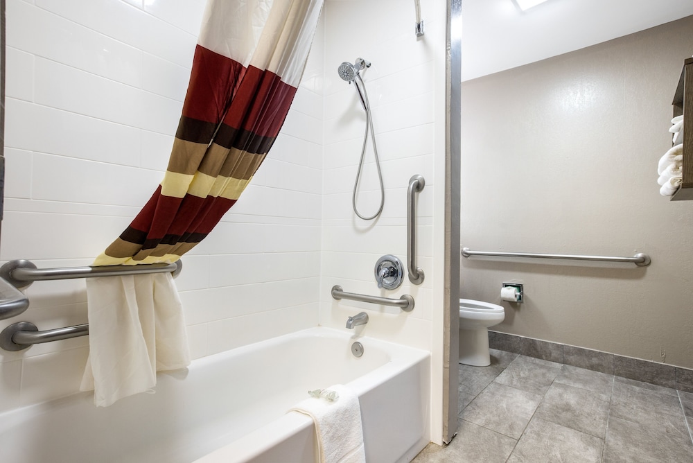 Red Roof Inn PLUS & Suites Savannah I 95 - photo 25