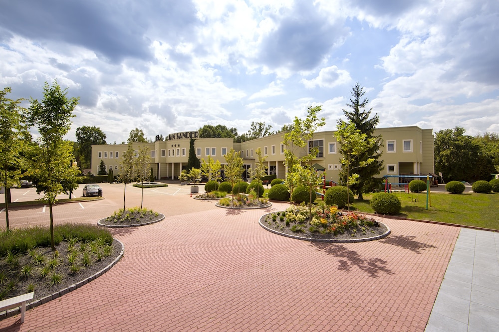 Jan Sander Hotel — hotel in Aleksandrow Lodzki