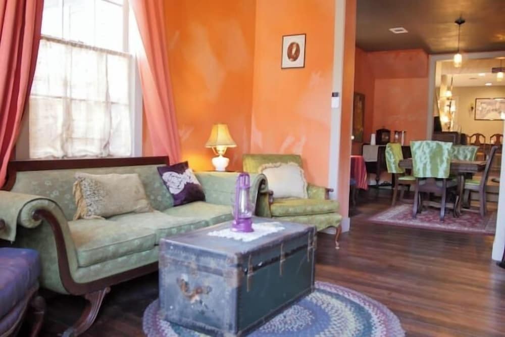 L'Auberge Inn - photo 8