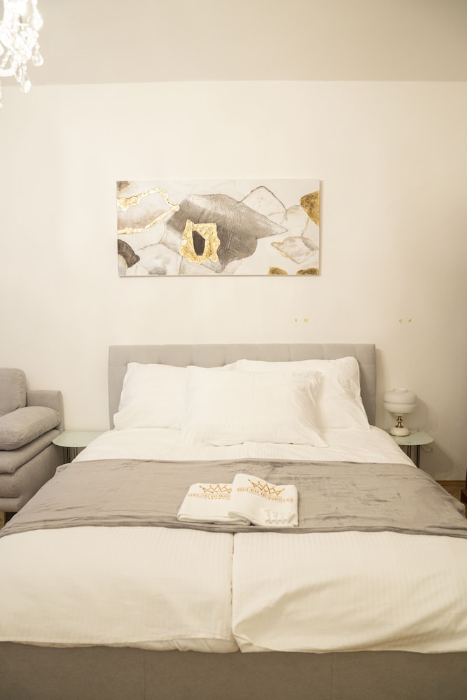Helen Homestay Václavské náměstí — 4-Star Luxury Hotel in Nove Mesto Pod Smrkem, Czech Republic
