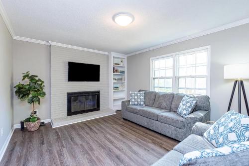 3BR Kid Friendly Fenced in Swingset in Raleigh, United States