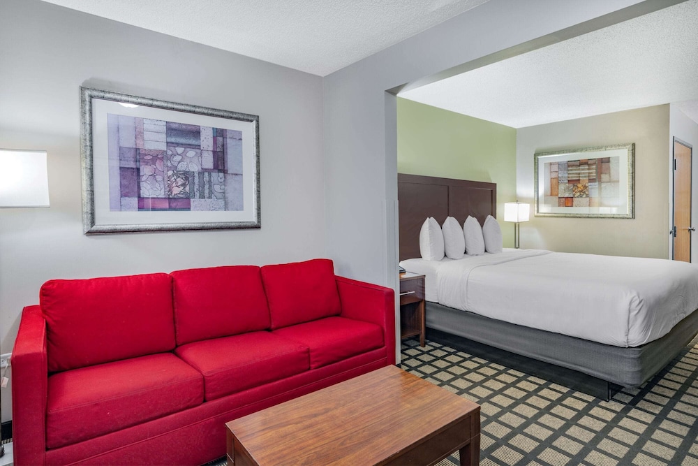 Baymont by Wyndham Gurnee - photo 22