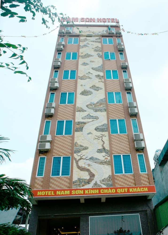 Nam Son Hotel - last minute hotel in Hanoi