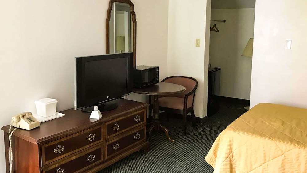 Relax Inn Altoona - photo 23