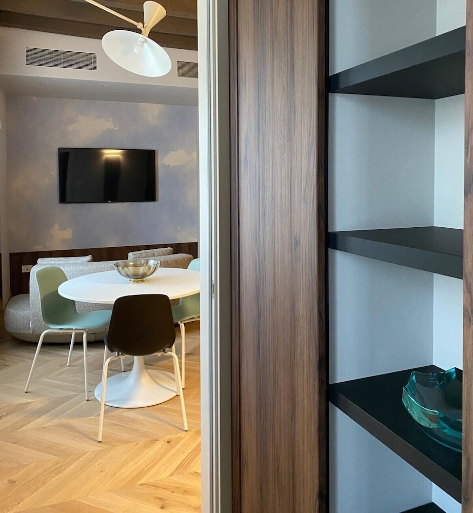 Xenia Apartments Modern Suite in Sant'Ambrogio — 4-Star Luxury Hotel in Milan, Italy