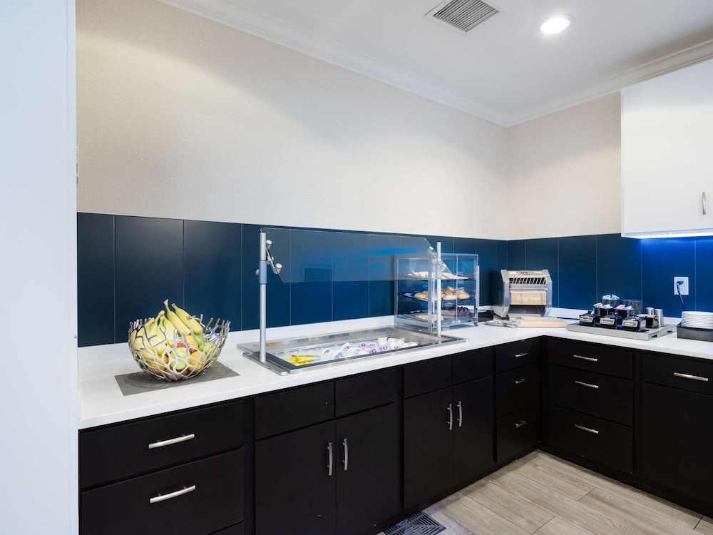 Homewood Suites by Hilton Joplin - photo 57