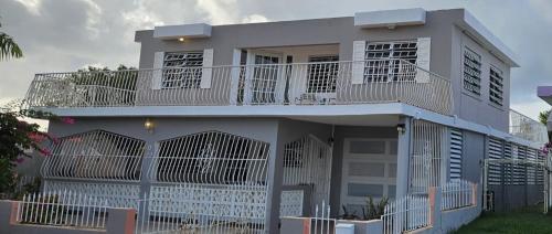 Cozy Cute Home 2nd floor pay at the property electronic payments ONLY ask for method of payments — 4-Star Luxury Hotel in Fajardo, Puerto Rico