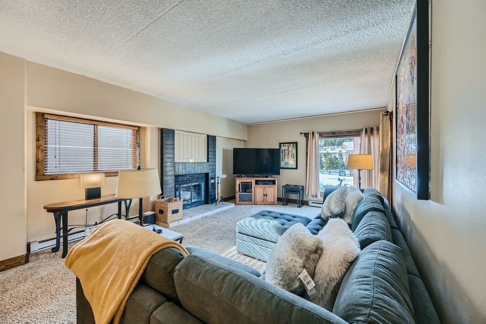 Peak 9 Mountainside Incredible Ski In Ski Out in Breckenridge, United States