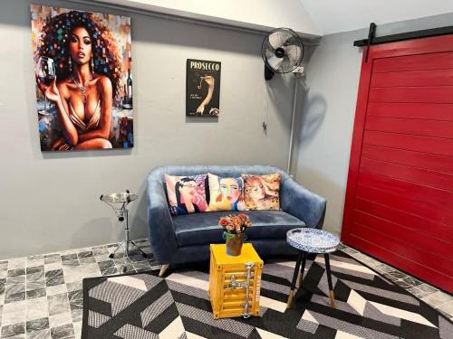 10 minutes to the shopping Mecca of neimenheiman in Chiang Mai, Thailand