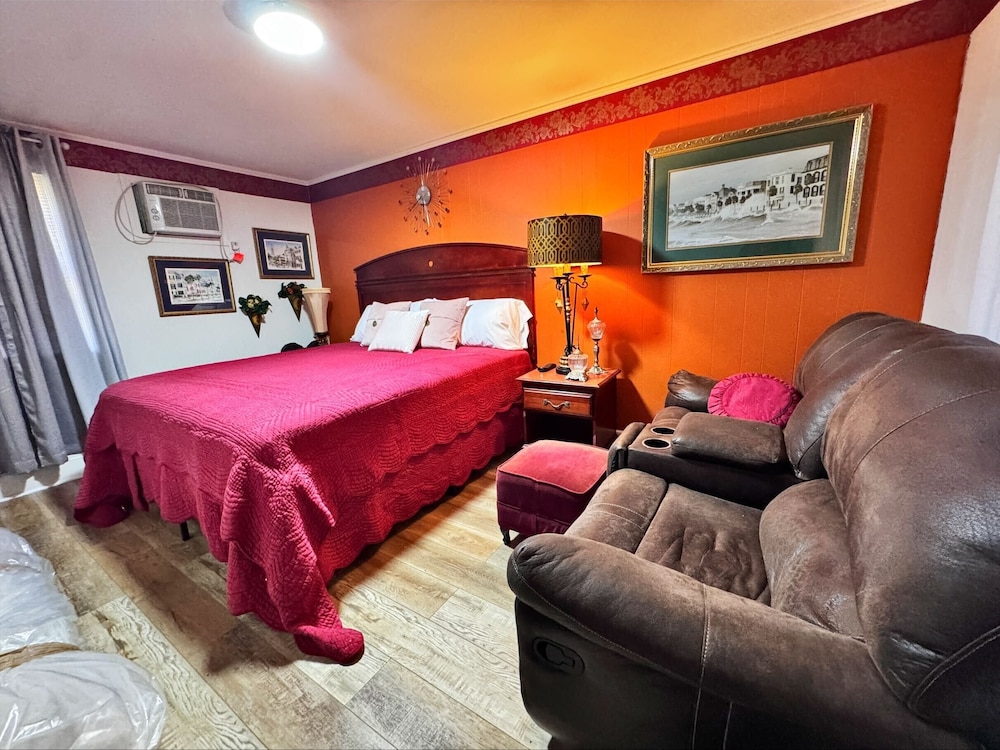 Chesterfield Hotel by OYO Hwy 9 - photo 8