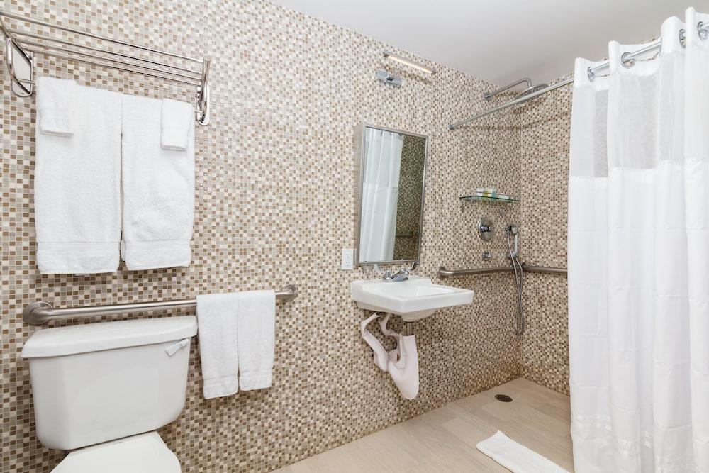 The L Hotel - photo 30
