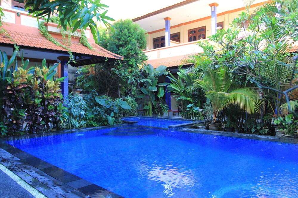 Losmen Cempaka 3 - carbon neutral hotel in Kuta